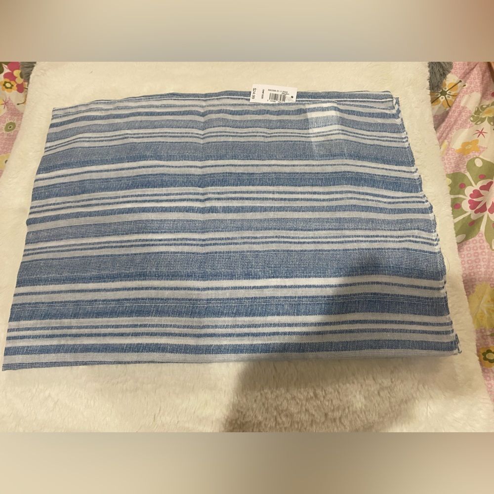 Gap oblong scarf white and blue stripes